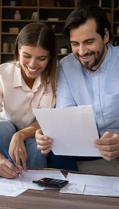 jovens-a-analisar-papeis